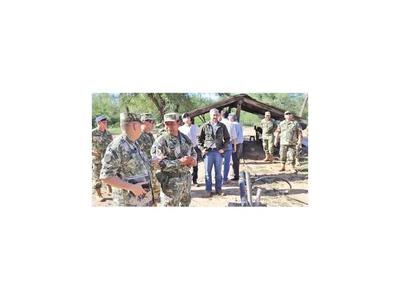 Abdo reprendió a jefes militares por deplorable condición de cuarteles