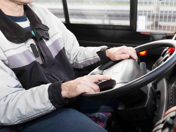 Denunció que chofer se sacó la ropa y la acosó en el viaje