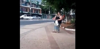 Pamela Ovelar salió a las calles a predicar la palabra de Dios