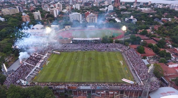 Olimpia, por la punta; 12 de Octubre, por salir del fondo