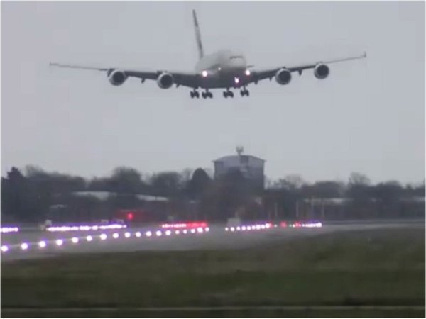 Avión azotado por tormenta Dennis realiza difícil aterrizaje en Londres