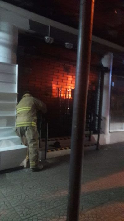 Incendio en zona del mercado fue controlado | San Lorenzo Py
