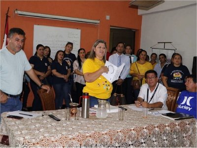 Inicio de clases  en vilo y afirman que Petta sigue en el cargo pese a críticas