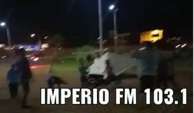Incidentes, toldos quebrados y una joven embarazada lesionada frente a la municipalidad