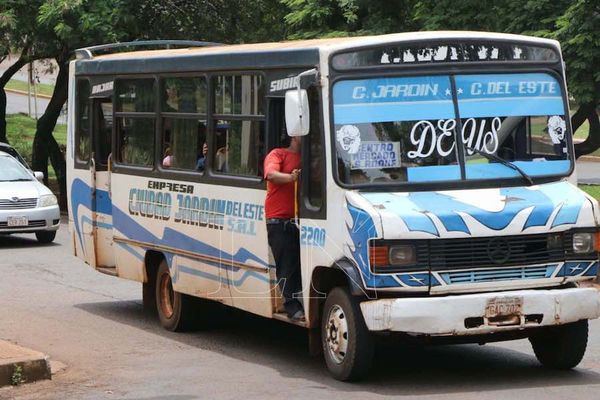 Comuna permite que chatarras sigan como transporte público