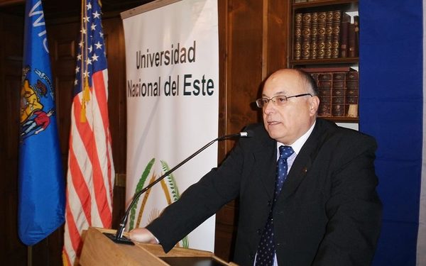 Rector de la UNE buscaría evitar asamblea ante inminente derrota de su equipo