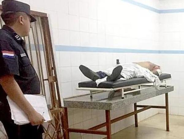 Hombre muere apuñalado tras una riña frente a discoteca