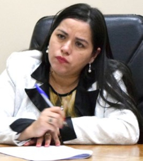 Denuncian a la jueza Alba Meza por prestarse a atropellos y saqueos contra los Perier