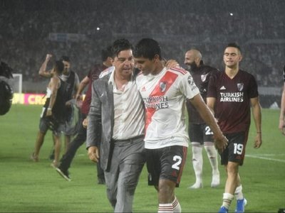 River Plate se afianza en el liderato con Robert Rojas como figura