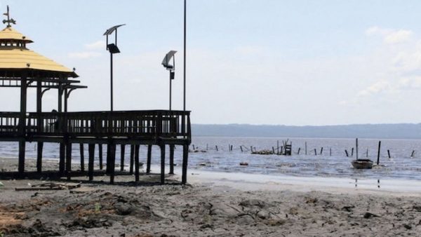 El lago que agoniza sigue a la espera de ayuda