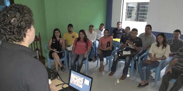 BRINDAN TALLER SOBRE IDENTIFICACIÓN DE SERPIENTES VENENOSAS Y NO VENENOSAS EN JOSÉ LEANDRO OVIEDO.