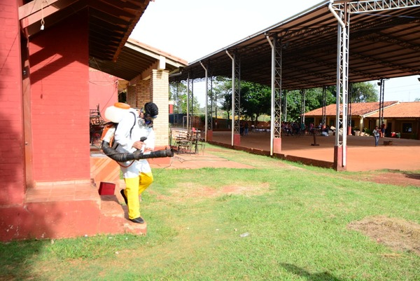 Buscan fumigar hasta 90 escuelas públicas antes del inicio de clases