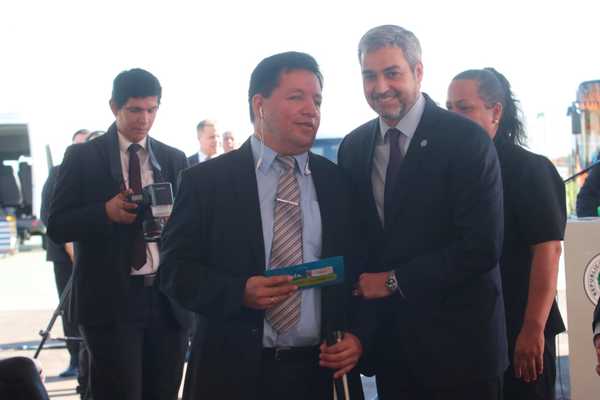 Personas con discapacidad visual acceden al servicio de billetaje electrónico - .::RADIO NACIONAL::.