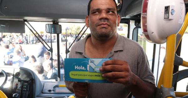 Personas con discapacidad visual reciben tarjetas de Billetaje Electrónico