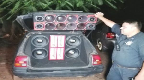 A la caza de roncadores y bafles: Policía demora una decena de rodados