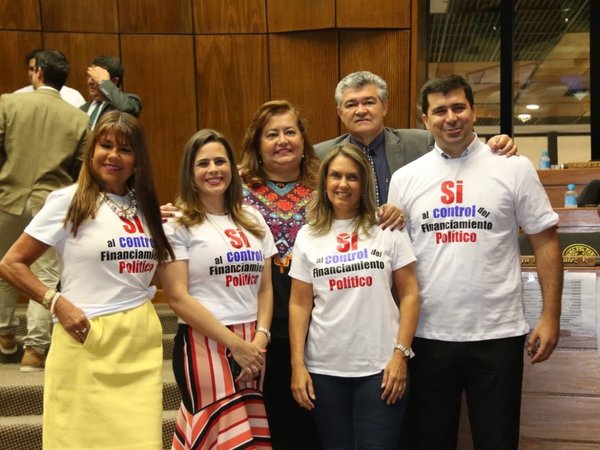 Congreso sanciona ley que plantea frenar el dinero sucio en la política