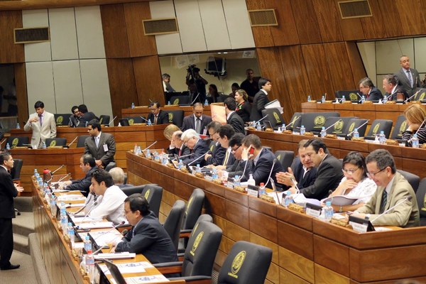 Diputados aprueban proyecto de ley de financiamiento político