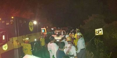 Once muertos al caer un autobús a un barranco en El Salvador - Mundo - ABC Color