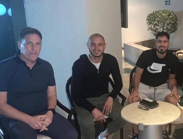 Berizzo se reúne con futbolistas paraguayos en México