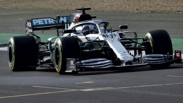 Hamilton aprueba el W11