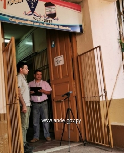ANDE realizó mediciones de campo eléctrico en escuelas cercanas a subestaciones en Asunción - .::RADIO NACIONAL::.