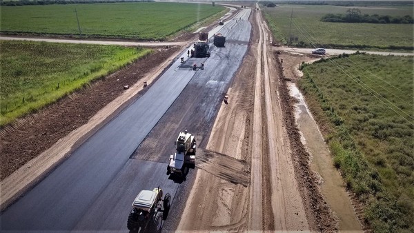 Loma Plata: Para fin de febrero esperan culminar 28 kilómetros de ruta Bioceánica