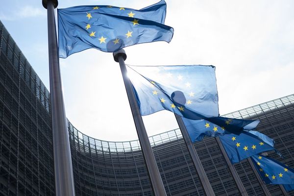 Frenazo de la economía de la UE lleva a bajo crecimiento