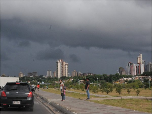 Un boletín especial advierte sobre fuertes tormentas para este martes