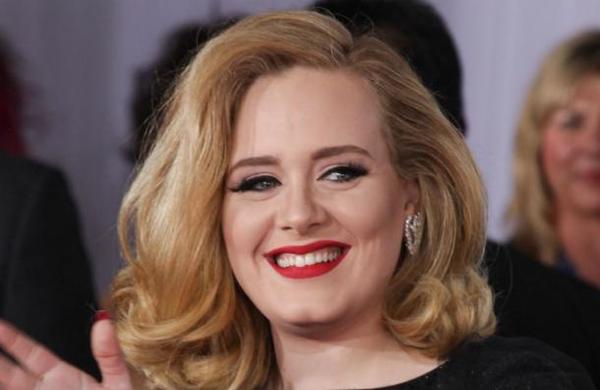 Captan a Adele fuera de control mientras mantiene una discusión telefónica - SNT