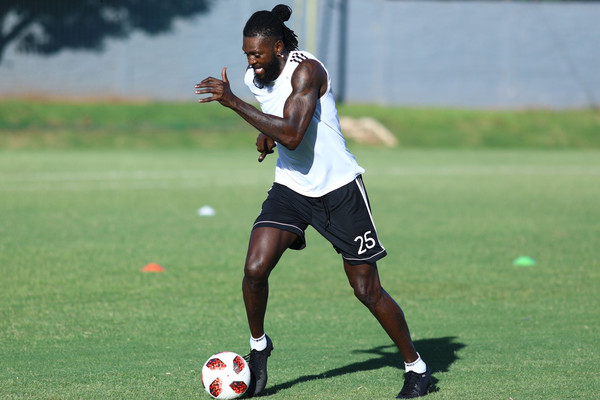 Adebayor inicia la semana previa del clásico