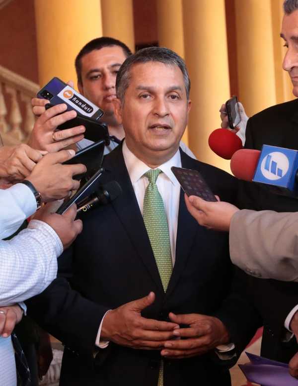 El ministro de la Unidad de Gestión Presidencial Hugo Cáceres, desmintió la salida del ministro de Educación, Eduardo Petta - .::RADIO NACIONAL::.