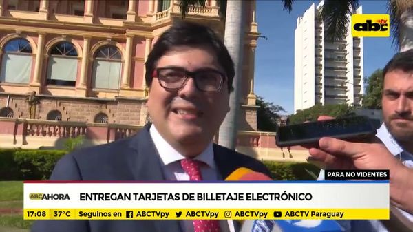 Entregan tarjetas de billetaje electrónico para personas no videntes - ABC Noticias - ABC Color
