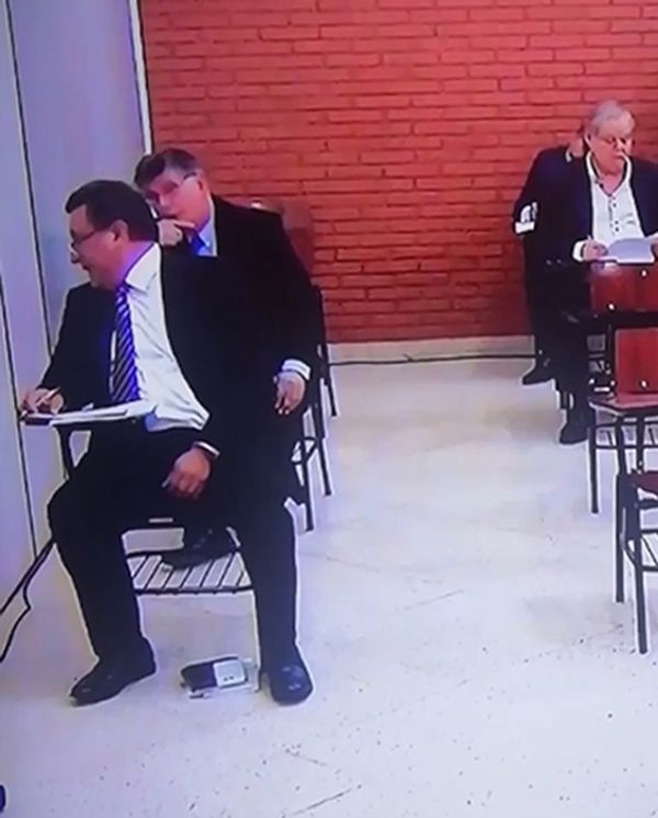 Copiatín en examen: Romero niega responsabilidad y culpa a Rodríguez Kennedy  - Nacionales - ABC Color