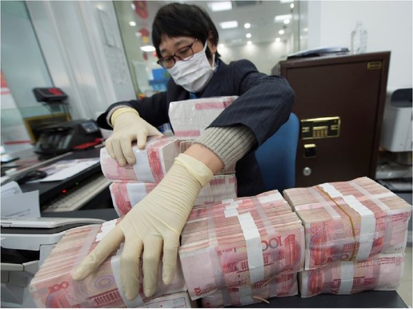 China desinfecta sus billetes para evitar más contagios de coronavirus