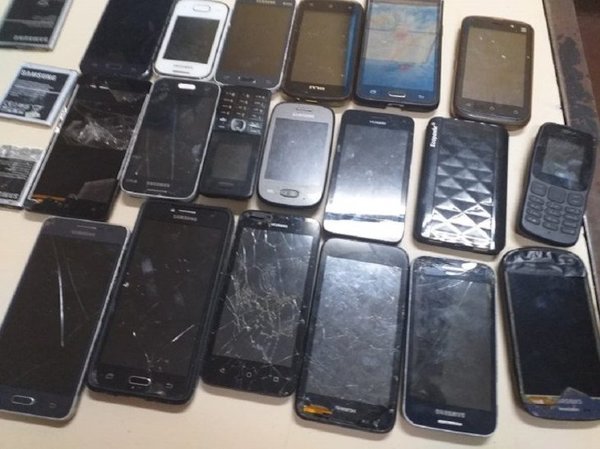 Decomisan 19 celulares en cárcel de Tacumbú | Noticias Paraguay