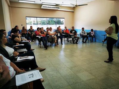 Capacitan a unos 70 instructores en Presidente Franco  - ABC en el Este - ABC Color