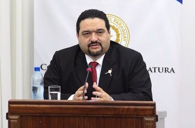 Aventajado candidato para la Corte, con oscuros antecedentes