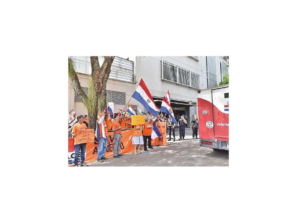 Ciudadanos autoconvocados festejaron decisión de controlar a los candidatos