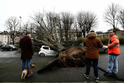 Inundaciones en RU por tormenta Dennis