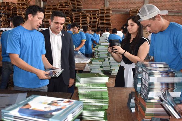 Fenaes insiste en rechaza a Petta, a quien acusan de ningunear a estudiantes - Nacionales - ABC Color