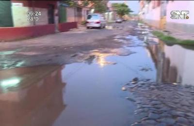 Gigantescos baches en el barrio Sajonia - SNT