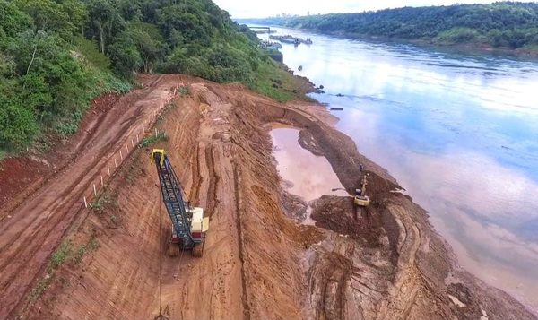 Sostenido avance de obras del Puente de la Integración, en Presidente Franco