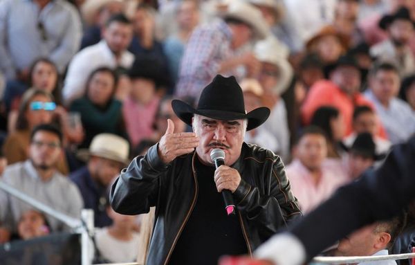 Vicente Fernández cumple 80 años con amor a sus raíces y a su público - Gente - ABC Color