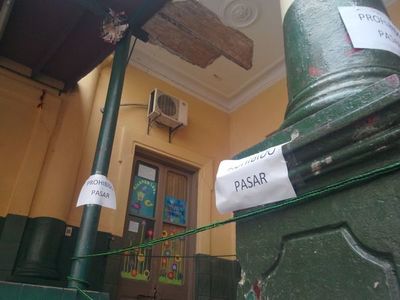 Piden retrasar inicio de clases porque escuela no cuenta con aulas ni baños