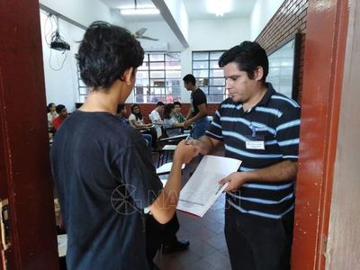 Cientos de postulantes buscan ingresar a Colegio Técnico Nacional