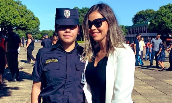 Liliana Álvarez feliz con el logro de su hermana