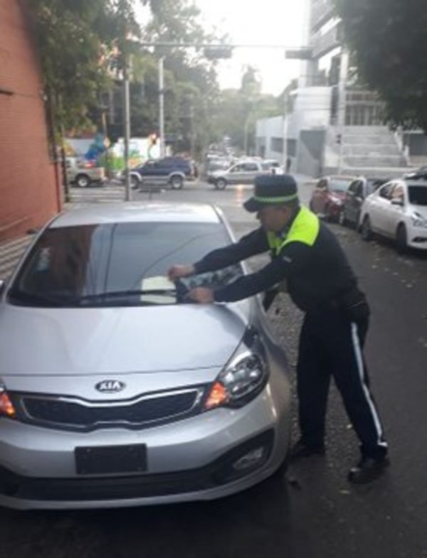 Seis vehículos al corralón por estacionar en lugares no permitidos al inicio de clases » Ñanduti