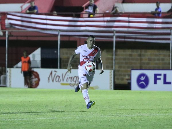 Emiliano Agüero convierte el mejor gol de la fecha 5 del Apertura