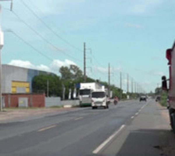 Motochorros se llevan G. 50 millones de un camión repartidor - Paraguay.com