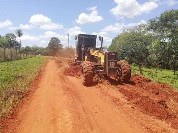 MAQUINARIAS DE LA GOBERNACIÓN INTERVIENEN TRAMOS DEL CIRCUITO 2020 DEL RALLY TRANS ITAPÚA-CODASUR